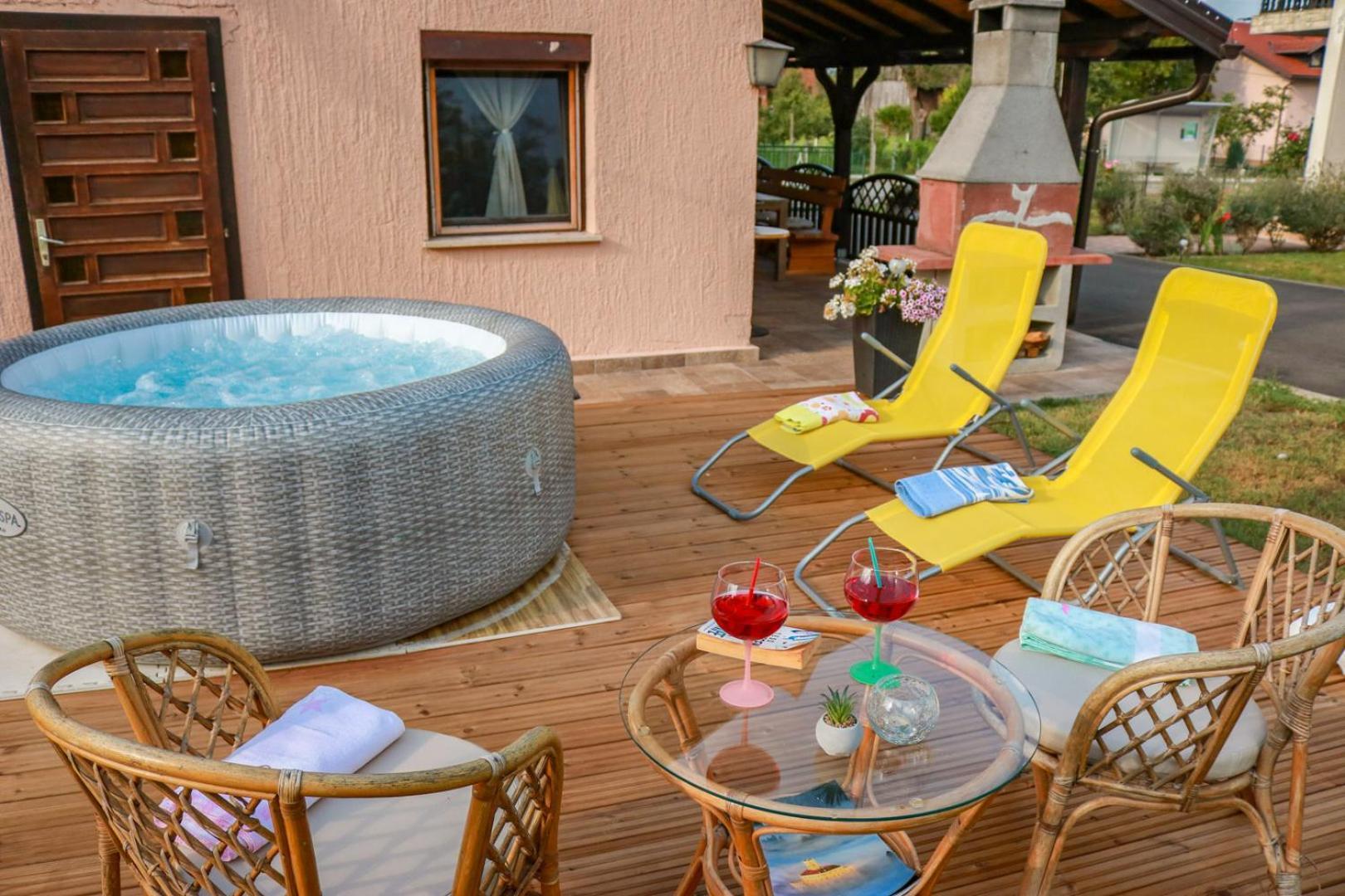 Guest House Studio Apartman Marina - With Jacuzzi, Free Parking, Pet Friendly Karlovac Dış mekan fotoğraf